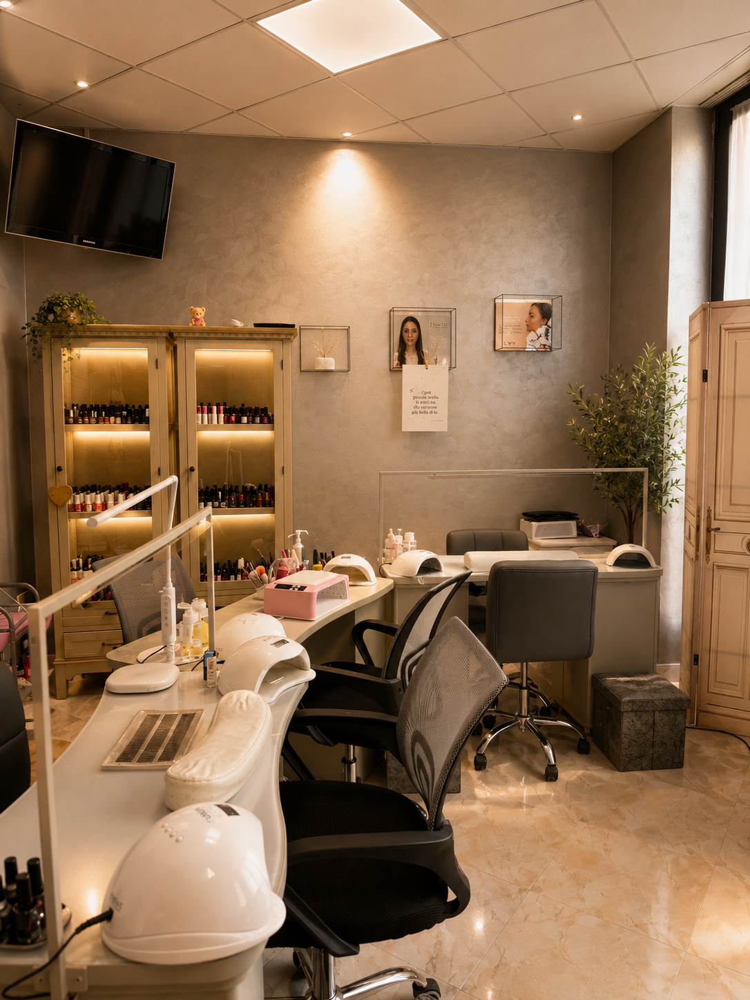 Postazione manicure e nail care del centro Mimì & Coco